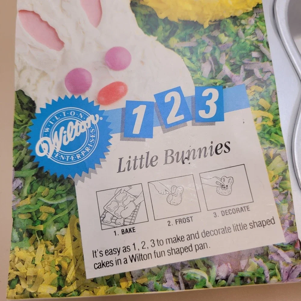 Vintage 1995 Wilton Little Bunnies Rabbit Head Mold Easter Aluminum Cake Pan NEW